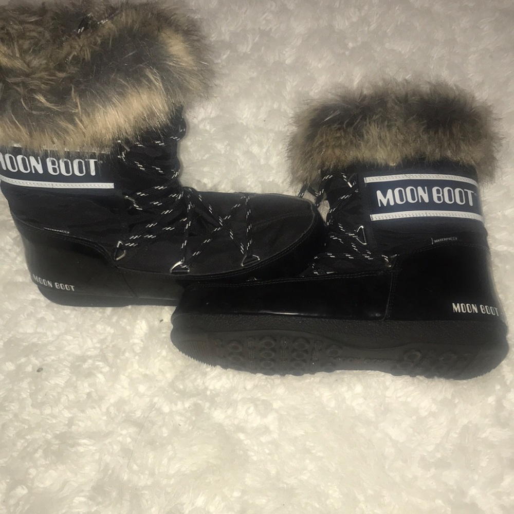 Size 10 women moon boots